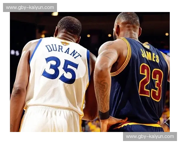 诸神黄昏下的终极博弈：勒布朗·詹姆斯与凯文·杜兰特，谁才是篮球界的“唯一答案”？